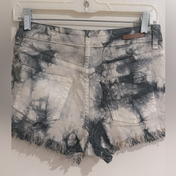 Tie-Dye Frayed Hem - Picture 6 of 7